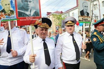 Российский прокурор и генерал МВД несли одно и то же фото на «Бессмертном полку»